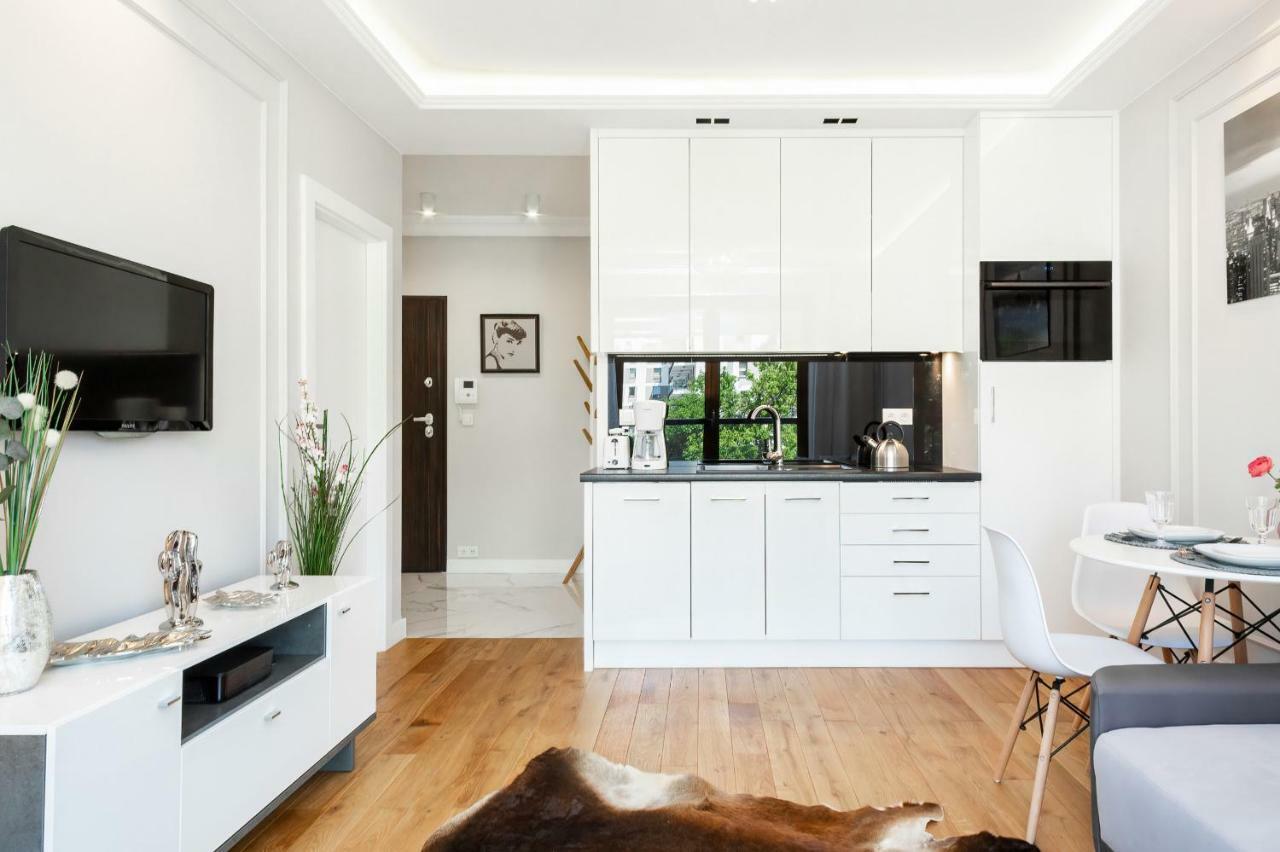 Apartments Warsaw Grzybowska By Renters Екстер'єр фото